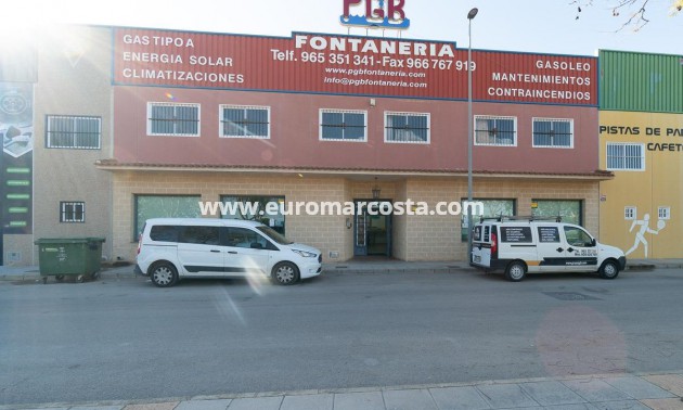 Objekte zum Wiederverkauf - Industrial unit - Pilar de la Horadada