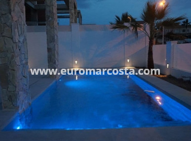 Adosado - Venta - Torrevieja - TORREVIEJA