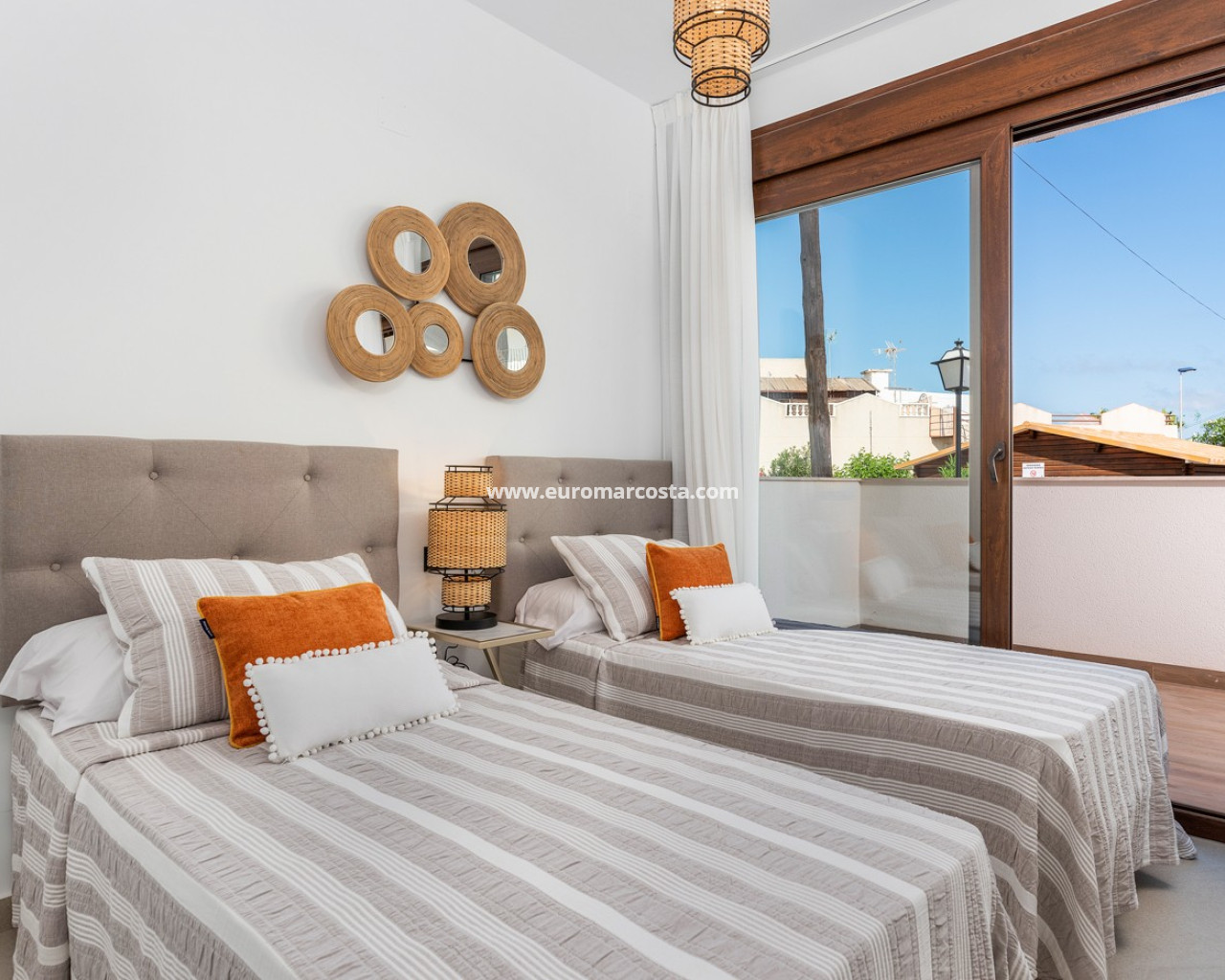 Bungalow · Nueva construcción  · Torrevieja · Y-92089