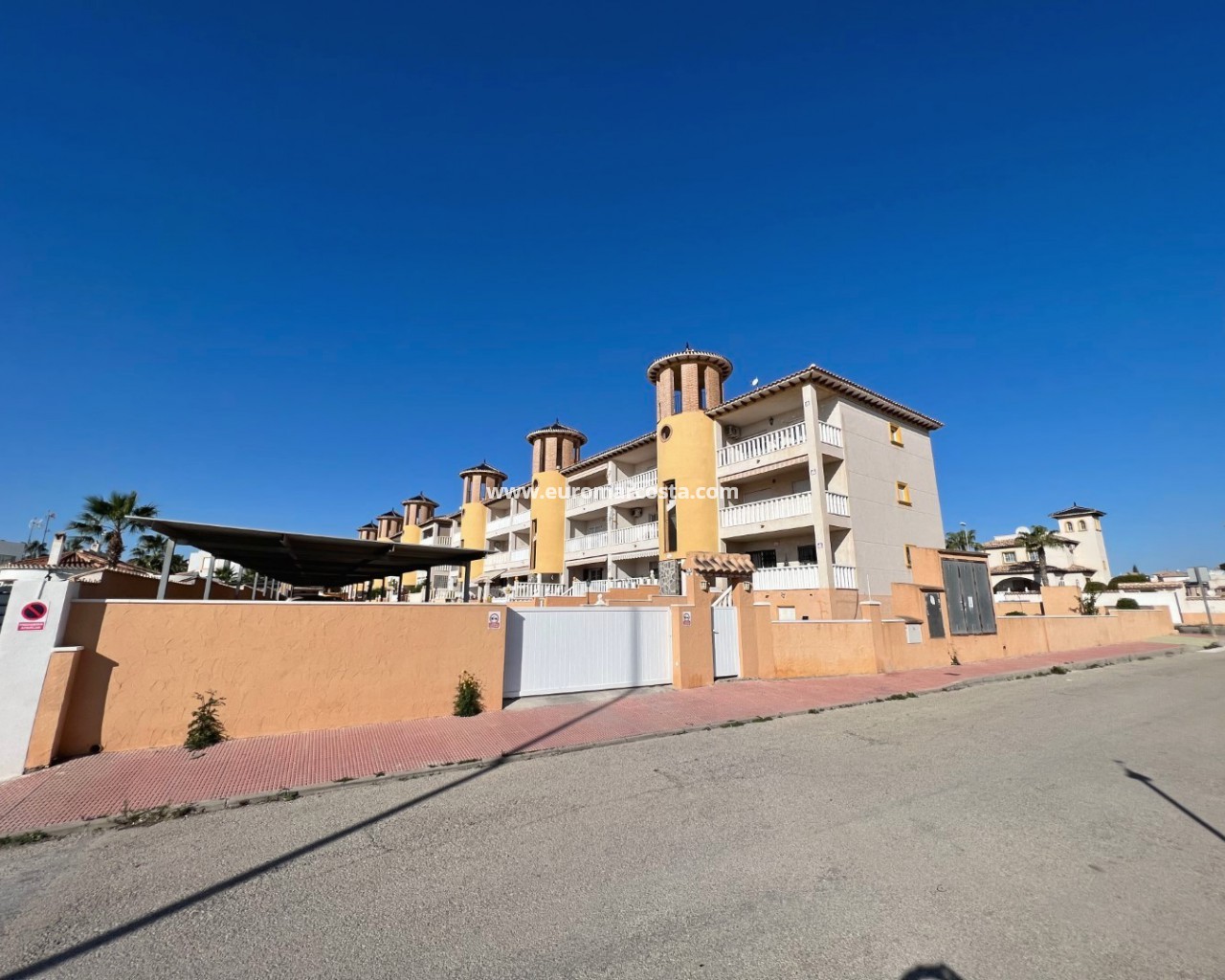 Bungalow · Objekte zum Wiederverkauf · Orihuela Costa · 4211