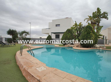Bungalow - Sale - Daya Nueva - Daya Nueva