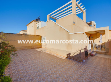 Chalet - Sale - Torrevieja - Pueblo - Centro