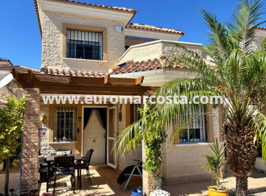 Detached House / Villa - Objekte zum Wiederverkauf - Guardamar del Segura - Guardamar del Segura