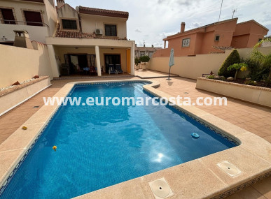 Detached House / Villa - Objekte zum Wiederverkauf - Torrevieja - Torrevieja