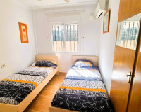Objekte zum Wiederverkauf - - CHALET - Guardamar del Segura