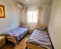 Objekte zum Wiederverkauf - - CHALET - Guardamar del Segura