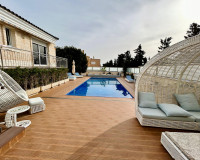 Objekte zum Wiederverkauf - - CHALET - Torrevieja - La Mata