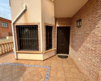 Objekte zum Wiederverkauf - Detached House / Villa - Torrevieja