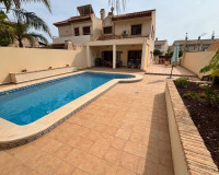 Objekte zum Wiederverkauf - Detached House / Villa - Torrevieja