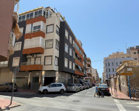 Objekte zum Wiederverkauf - Kommerziell - Torrevieja - TORREVIEJA