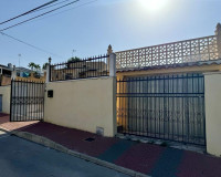 Objekte zum Wiederverkauf - Villa / Doppelhaushälfte - Torrevieja - Los Balcones - Los Altos del Edén