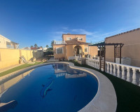 Objekte zum Wiederverkauf - Villa freitstehend - Torrevieja - TORREVIEJA
