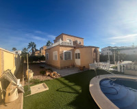Objekte zum Wiederverkauf - Villa freitstehend - Torrevieja - TORREVIEJA