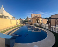 Objekte zum Wiederverkauf - Villa freitstehend - Torrevieja - TORREVIEJA