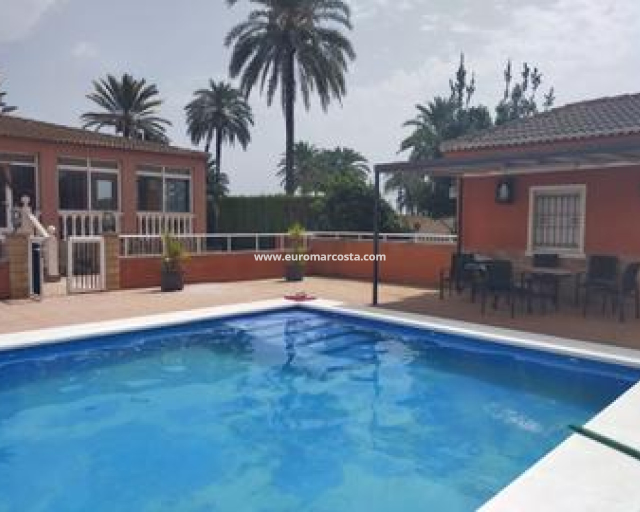 Villa freitstehend · Objekte zum Wiederverkauf · Elche · SO-81271