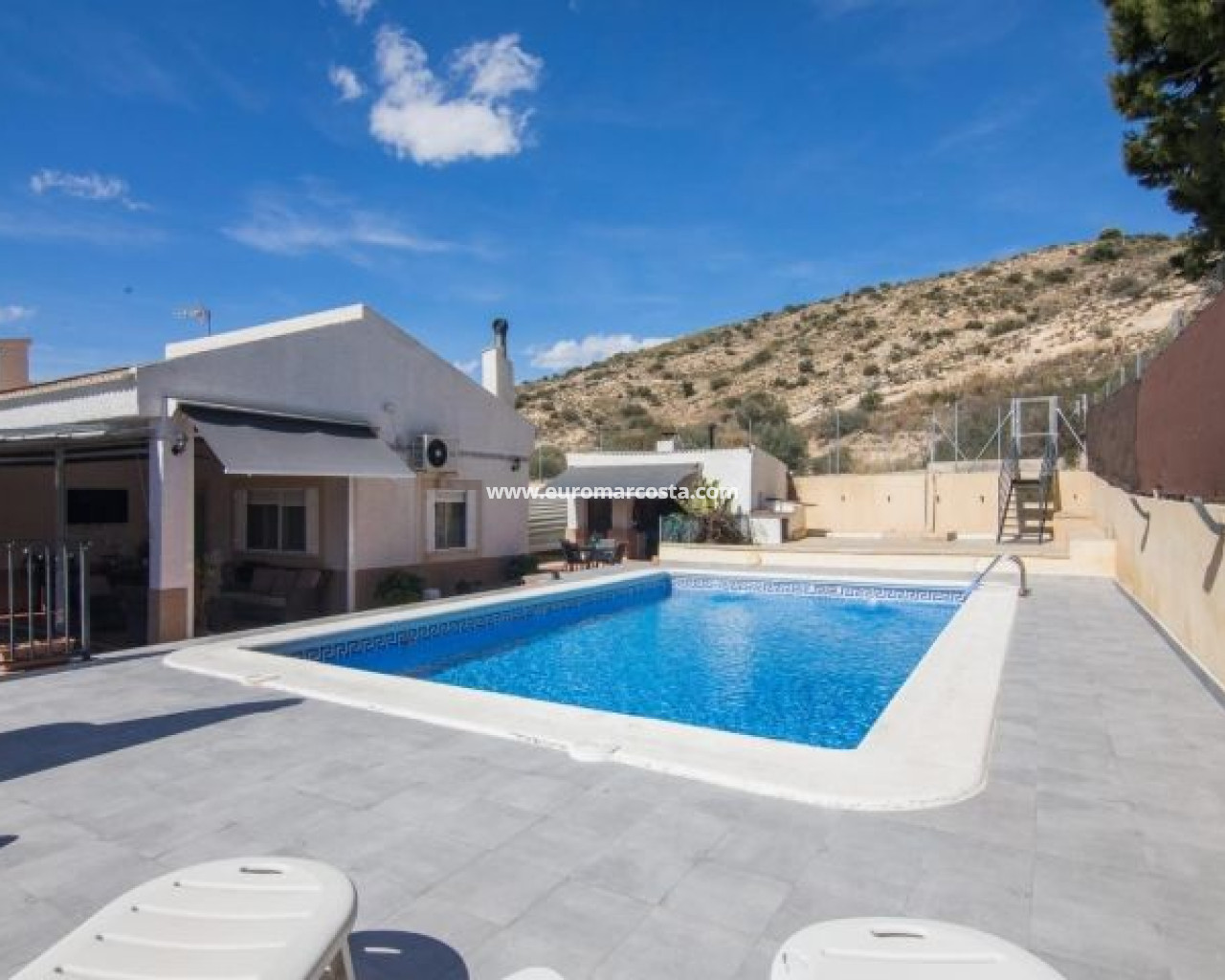 Villa freitstehend · Objekte zum Wiederverkauf · Elche · SO-85470