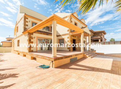 Villa freitstehend - Objekte zum Wiederverkauf - Torrevieja - Aguas nuevas 2