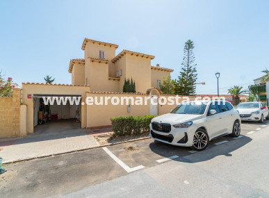 Villa freitstehend - Objekte zum Wiederverkauf - Torrevieja - La Mata