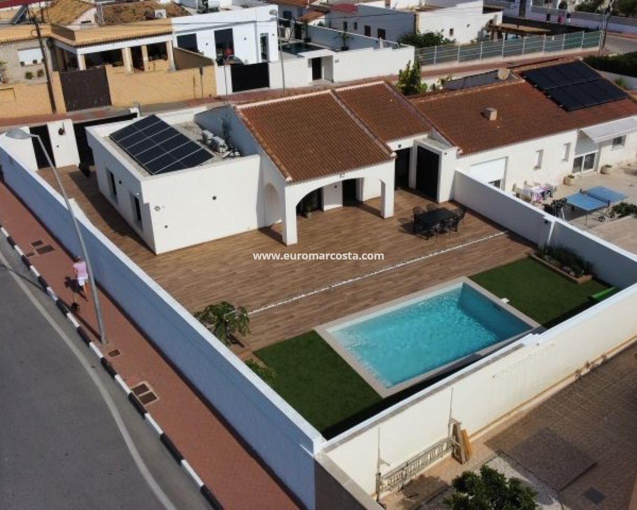 Villa freitstehend · Objekte zum Wiederverkauf · Torrevieja · SO-36803