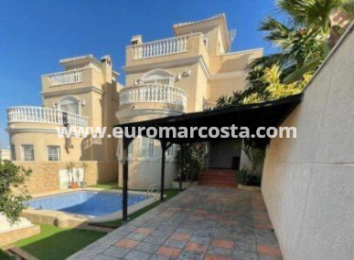 Villa freitstehend - Objekte zum Wiederverkauf - Torrevieja - TORREVIEJA