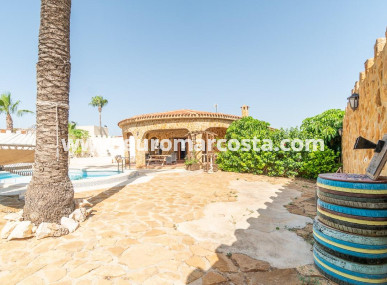 Villa freitstehend - Objekte zum Wiederverkauf - Torrevieja - TORREVIEJA