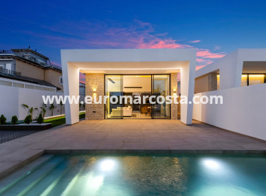 Villa freitstehend - Objekte zum Wiederverkauf - Torrevieja - TORREVIEJA