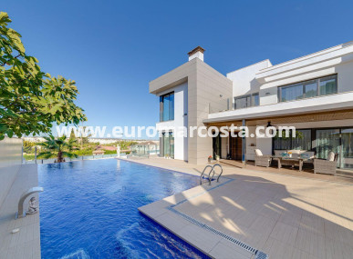 Villa freitstehend - Objekte zum Wiederverkauf - Torrevieja - TORREVIEJA