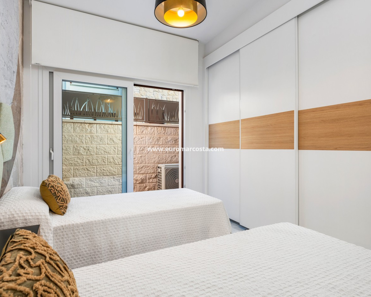 Villa · New Build · La Manga del Mar Menor · Y-80511