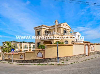 Villa - Sale - Orihuela Costa - Castillo de Don Juan