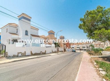 Villa - Sale - San Miguel de Salinas - Orihuela Costa