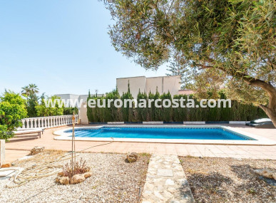 Villa - Sale - Torrevieja - La Mata