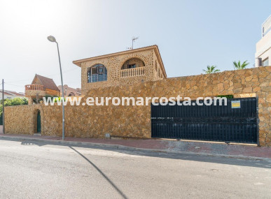 Villa - Sale - Torrevieja - TORREVIEJA