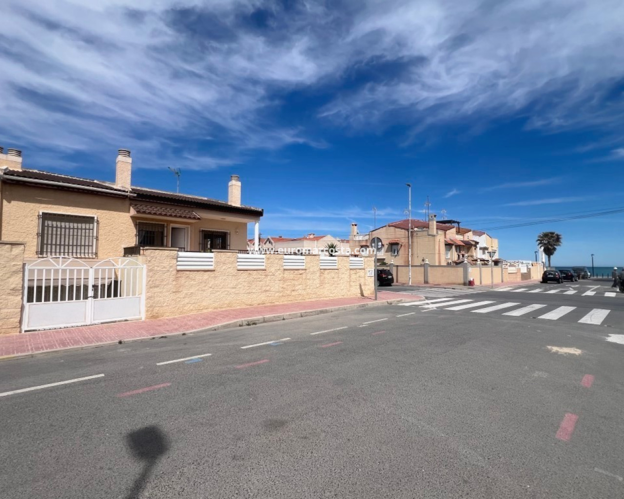Villa / Semi pareado · Venta · La Mata · 4541