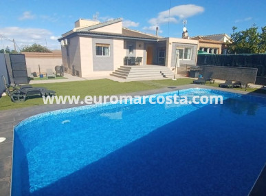 Villa - Venta - Torrevieja - TORREVIEJA