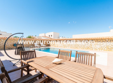 Villa - Venta - Torrevieja - TORREVIEJA
