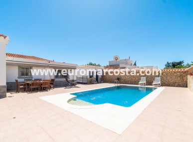 Villa - Venta - Torrevieja - TORREVIEJA