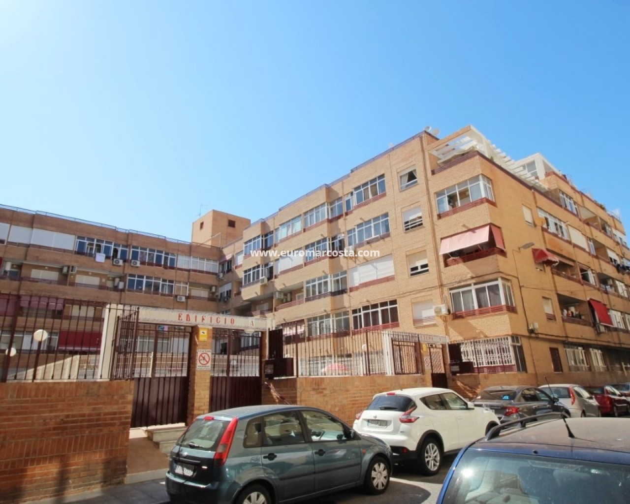 Wohnung · Objekte zum Wiederverkauf · Torrevieja · 3965