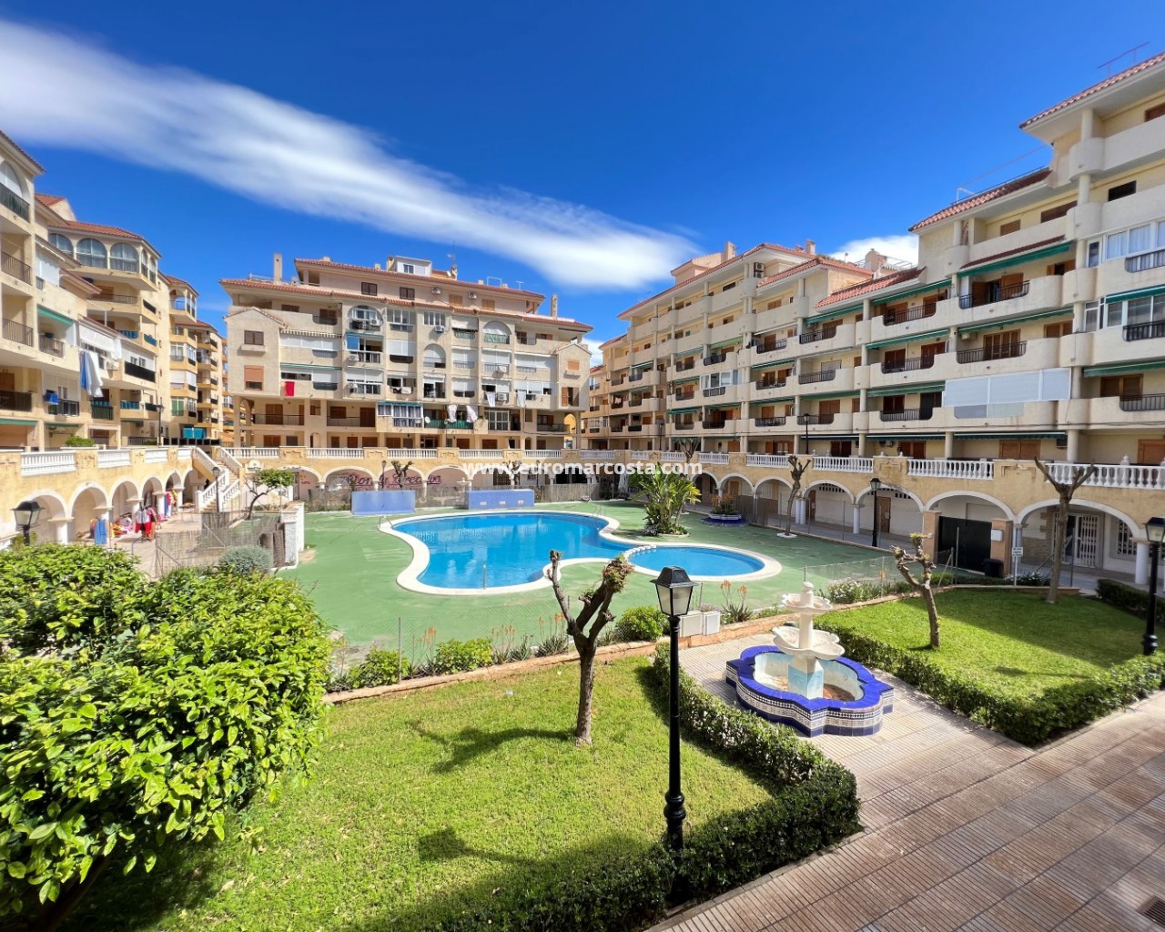 Wohnung · Objekte zum Wiederverkauf · Torrevieja · 4091