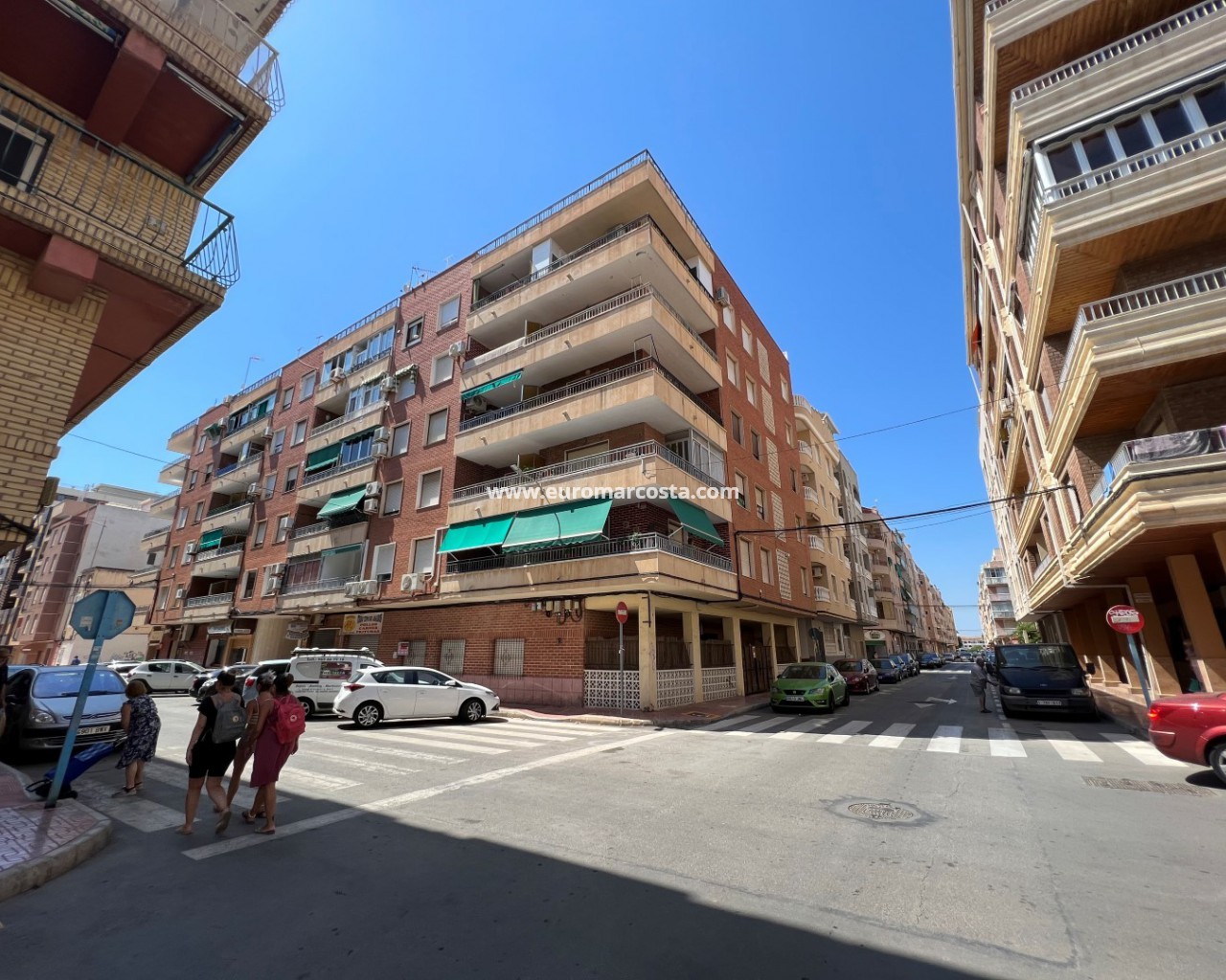 Wohnung · Objekte zum Wiederverkauf · Torrevieja · 4112