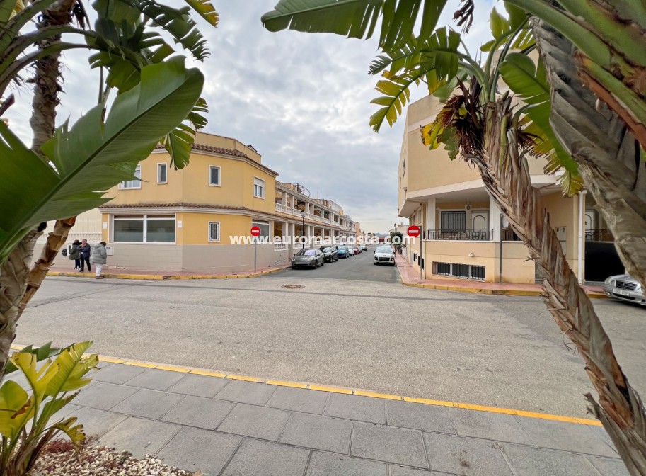 Sale - Bungalow Planta Baja - Daya Nueva