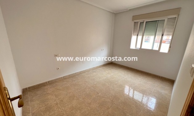 Sale - Bungalow Planta Baja - Daya Nueva