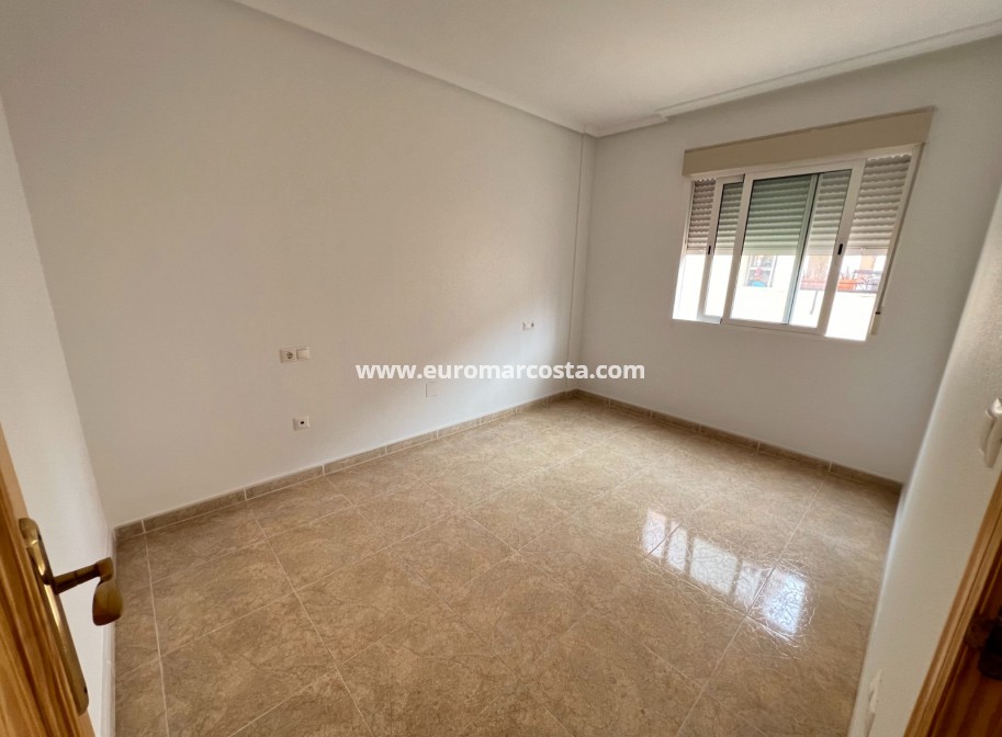 Sale - Bungalow Planta Baja - Daya Nueva