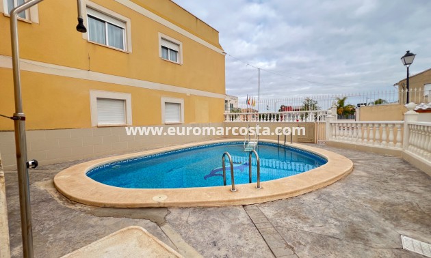 Sale - Bungalow Planta Baja - Daya Nueva