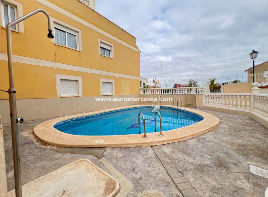 Sale - Bungalow Planta Baja - Daya Nueva