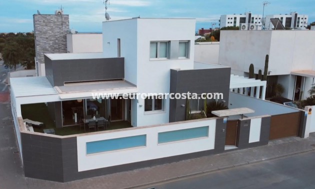 Sale - Detached House / Villa - Orihuela Costa