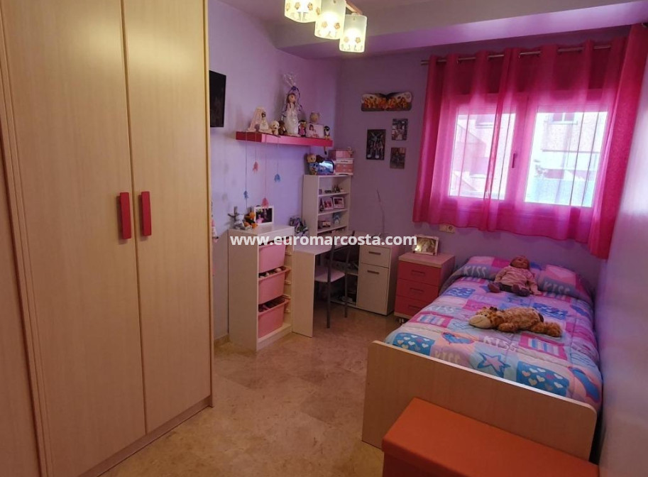Sale - Apartment / flat - Oliva
