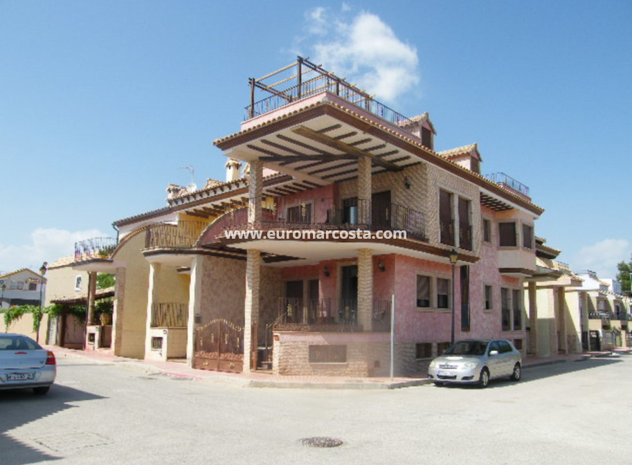 Venta - Town House - Daya Nueva