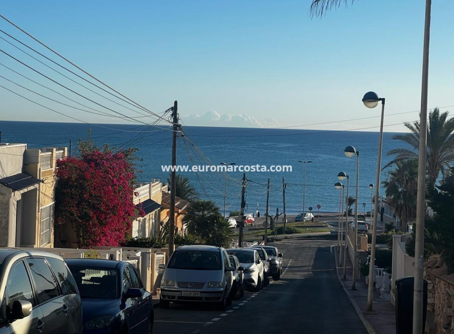 Objekte zum Wiederverkauf - Doppelhaus - Torrevieja - La Mata