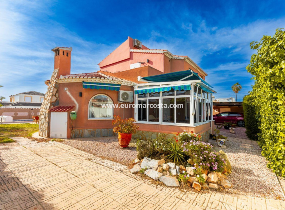 Objekte zum Wiederverkauf - Villa freitstehend - Torrevieja - TORREVIEJA