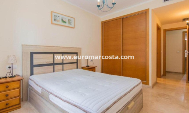 Sale - Apartment / flat - Denia